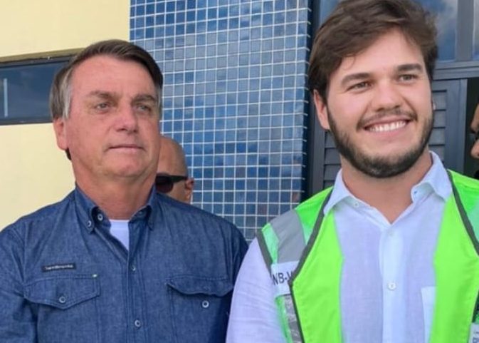 Bolsonaro Recebido Por Bruno Cunha Lima Em Cg Antes De Embarque