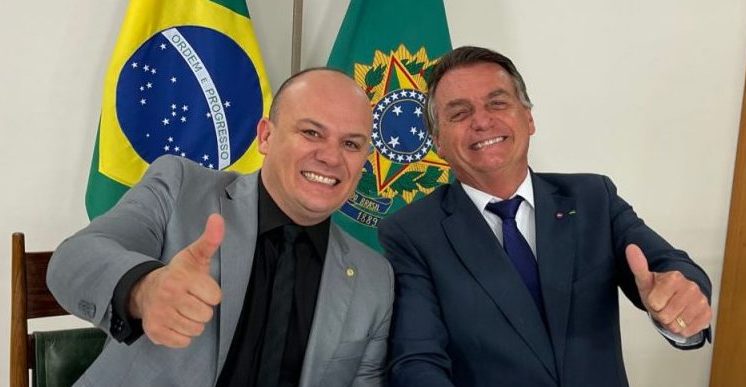 Cabo Gilberto confirma comitiva com Bolsonaro para comparecer a posse de Trump em 2025